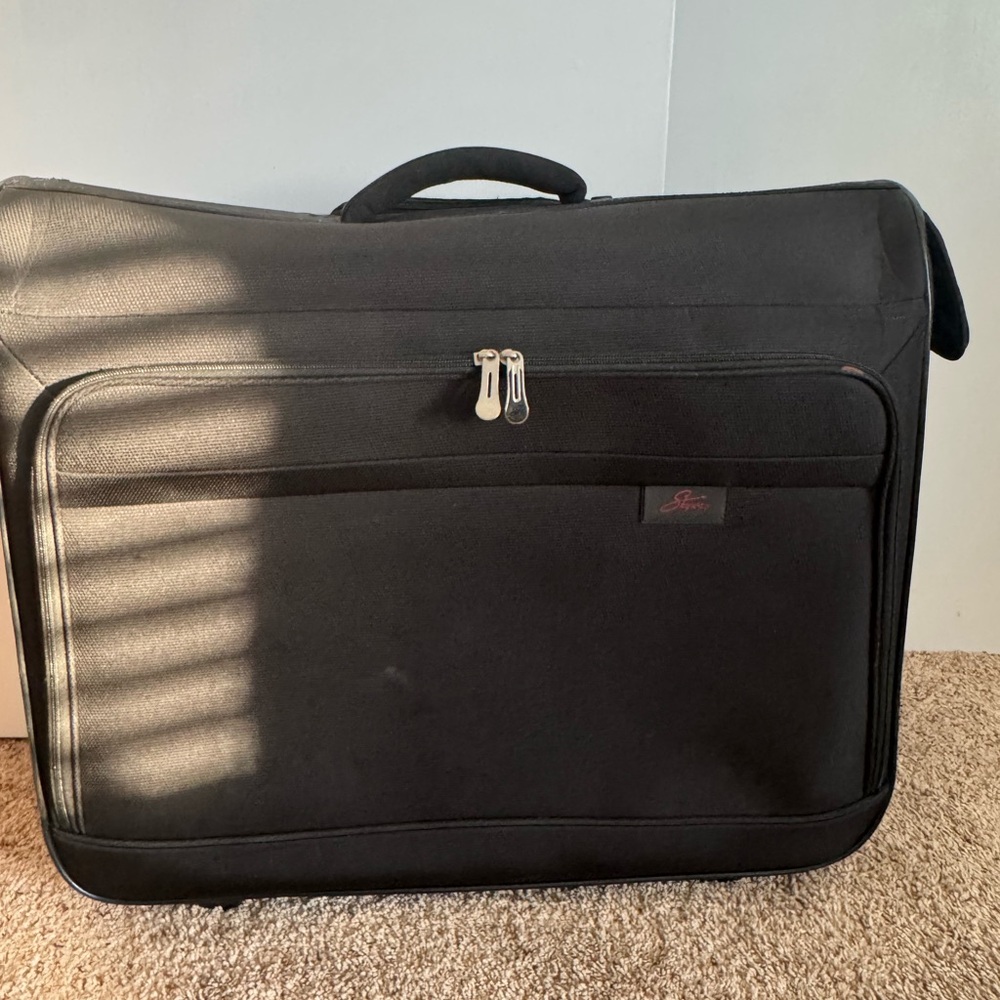 Skyway Black Garment Bag